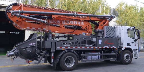 小身材大方量，32米泵車(chē)五節臂架，和大泵車(chē)一樣的動(dòng)力