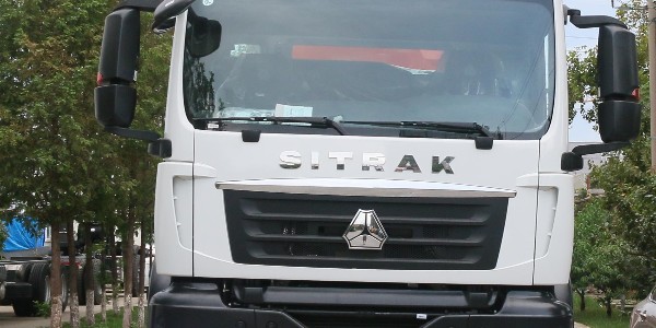 泵車(chē)在打泵后要注意及時(shí)清理