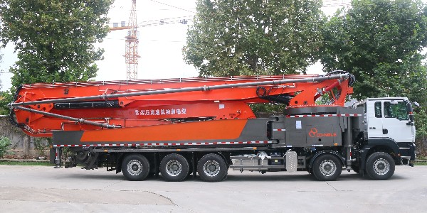 科尼樂(lè )70米長(cháng)臂架泵車(chē)，泵送能力強不易堵管