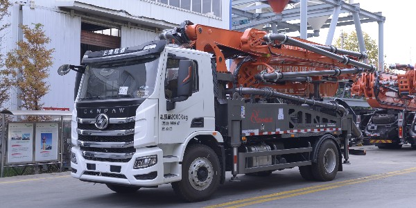 32米泵車(chē)在展臂架時(shí)應注意哪些