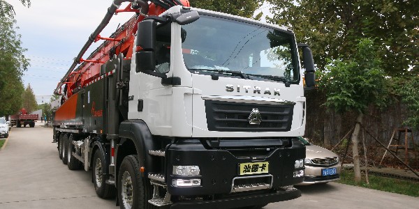 70米大泵車(chē)泵送強勁打灰穩定臂架可靠