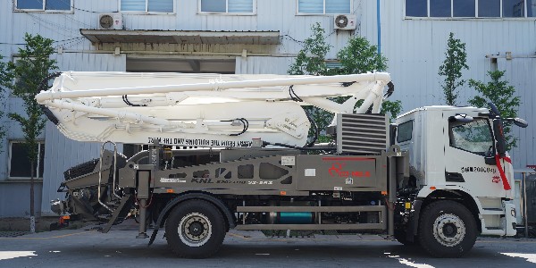 泵車(chē)不僅減輕施工的負擔，還能輕松施工