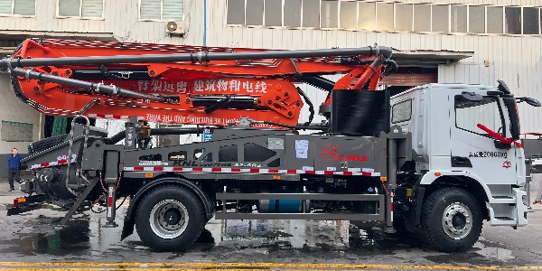 隨著(zhù)32米短臂架泵車(chē)成為農村關(guān)注焦點(diǎn)，要如何選擇泵車(chē)