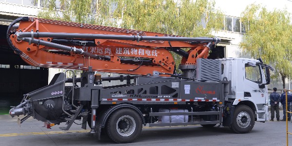 32米泵車(chē)在操作臂架之前要注意哪些？